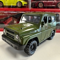 Метален джип с отварящи се врати капаци светлини и звуци UAZ 469 1:18