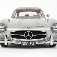 Метална кола с отварящи се врати светлини и звуци Mercedes 300 SL 1:24