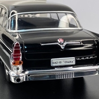 Метална кола GAZ-13 Chaika 1960 WHITE BOX 1:24