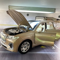 Метална кола с отварящи се врати капаци светлини и звуци BMW X7 1:24