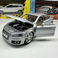 Метална кола с отварящи се врати и капаци MSZ Audi A7 1:24
