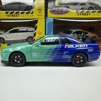 Метална кола с отварящи се врати, светлини и звуци Nissan Skyline GT-R 1:24