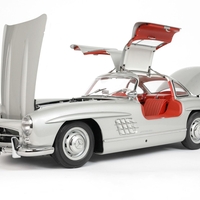 Метална кола с отварящи се врати светлини и звуци Mercedes 300 SL 1:24