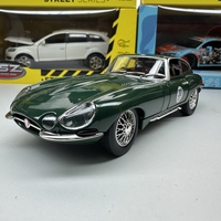 Метална кола с отварящи се врати капаци светлини и звуци Jaguar E-Type Reborn 1961 1:24