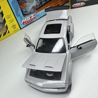 Метална кола с отварящи се врати светлини и звуци Dodge Challenger 1:24