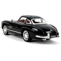 Метална кола с отварящи се врати светлини и звуци Mercedes 300 SL 1:24