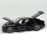 Метална кола с отварящи се врати светлини и звуци Audi A7 1:24