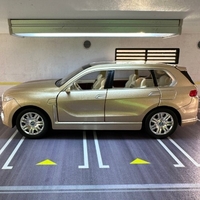 Метална кола с отварящи се врати капаци светлини и звуци BMW X7 1:24