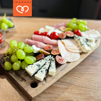 Орехова дъска с чашки за споделени мезета. Гравирана дървена дъска – оригинален подарък за мъж