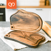 Гравирана орехова дъска за рязане – подарък за баба и дядо с надпис