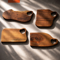 Орехова дървена дъска с гравиран надпис подарък за мъж