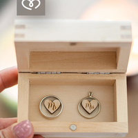 Дървена кутия за пръстени за бохо сватба с планини и имена