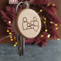 Ключодържател с лого – дървен персонализиран подарък