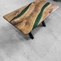 Маса от естествено дърво със смарагдово зелена епоксидна смола – Emerald River