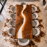 Епоксидна трапезна маса от масивен орех – млечно бял речен ефект