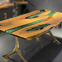 Ръчно изработена маса от масивно дърво и епоксидна смола – Зелен речен ефект