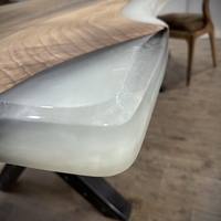 ✔ ръчно изработена епоксидна маса „Бяла Перла“ от орехово дърво