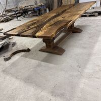 Ръчно изработена маса от масивно дърво Live Edge с естествени цепнатини