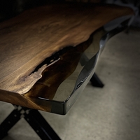 Маса от естествено дърво с пушек епоксид – Natural Edge Design