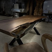 Маса от естествено дърво с пушек епоксид – Natural Edge Design