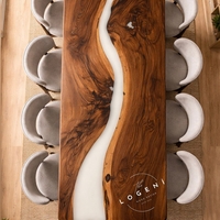 Епоксидна трапезна маса от масивен орех – млечно бял речен ефект