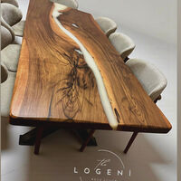 Епоксидна трапезна маса от масивен орех – млечно бял речен ефект