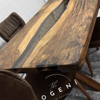 Кафяво пигментиран плот с прозрачен епоксид