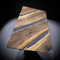 Ръчно изработена маса от масивно дърво с фюме-сребрист морски ефект и прозрачен епоксиден слой