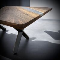 Ръчно изработена маса от масивно дърво с фюме-сребрист морски ефект и прозрачен епоксиден слой