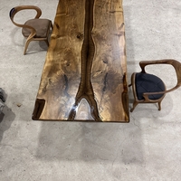 Ръчно изработена маса от масивно дърво Live Edge с естествени цепнатини