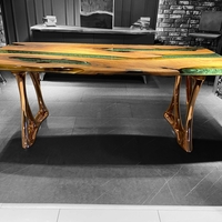 Ръчно изработена маса от масивно дърво и епоксидна смола – Зелен речен ефект