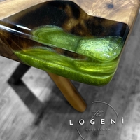 Дизайнерска маса от масивно дърво с епоксидна смола – Green River | LogeniWood