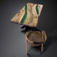 Маса от естествено дърво със смарагдово зелена епоксидна смола – Emerald River