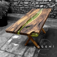 Дизайнерска маса от масивно дърво с епоксидна смола – Green River | LogeniWood