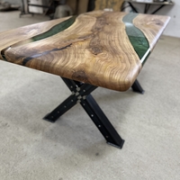 Маса от естествено дърво със смарагдово зелена епоксидна смола – Emerald River