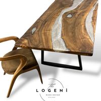 Ръчно изработена дизайнерска маса от масивно дърво и епоксидна смола