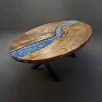 Елипсовидна дървена маса с епоксидна смола и син пигмент – ръчна изработка LogeniWood