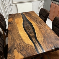 Кафяво пигментиран плот с прозрачен епоксид