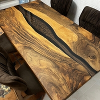 Кафяво пигментиран плот с прозрачен епоксид