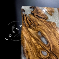 Ръчно изработена епоксидна маса от маслиново дърво