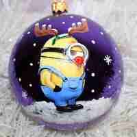Стъклена коледна играчка - Миньон