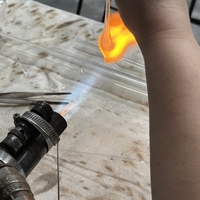 Вижте как се правят стъклени играчки