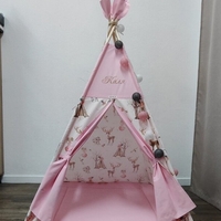 Елени в гората в розово