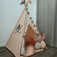 Едноцветна палатка в цвят праскова с килимче на квадратчета - 