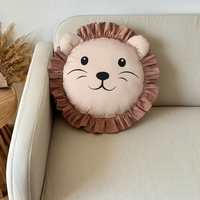 Декоративна възглавница лъвче с кафява грива