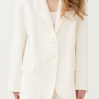 Оувърсайз костюм в млечно бяло