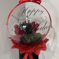 Кристален балон с черно червени рози