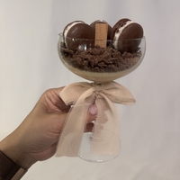 Соева свещ в чаша с бисквити