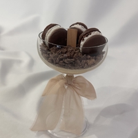 Соева свещ в чаша с бисквити