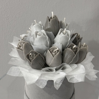 Соеви свещи в кутия в сиво и бяло